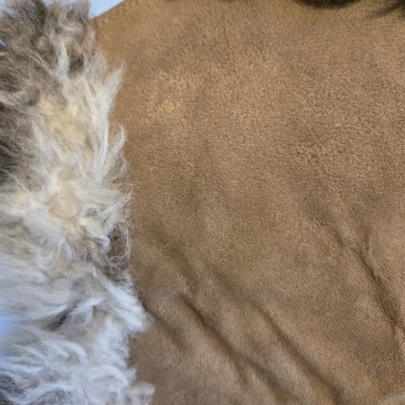 Faux Fur Trimmed Vest - Picture 5 of 8